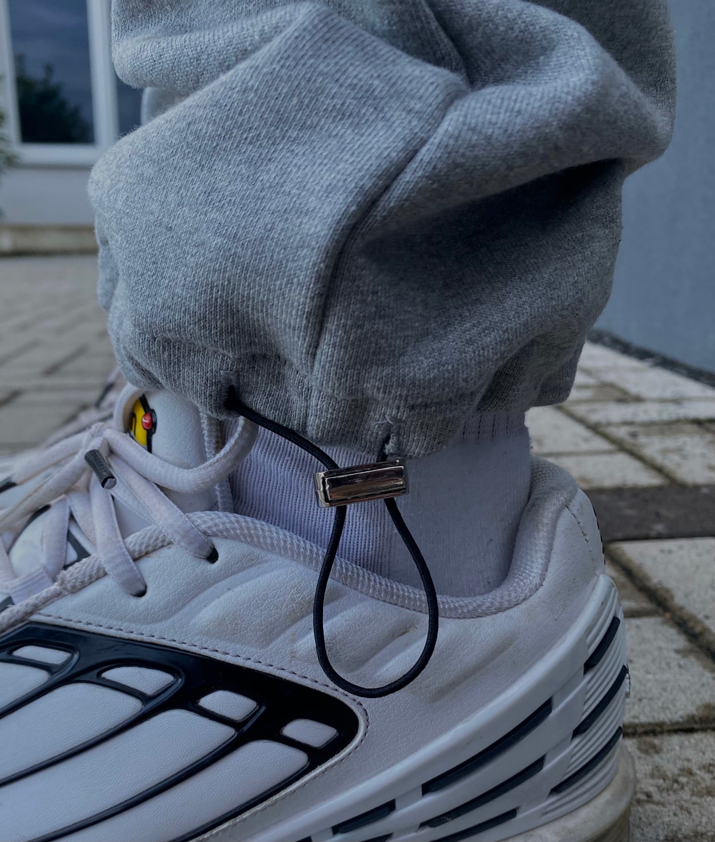 "5DREI" JOGGER WITH 3D RUBBER PATCH GRAY